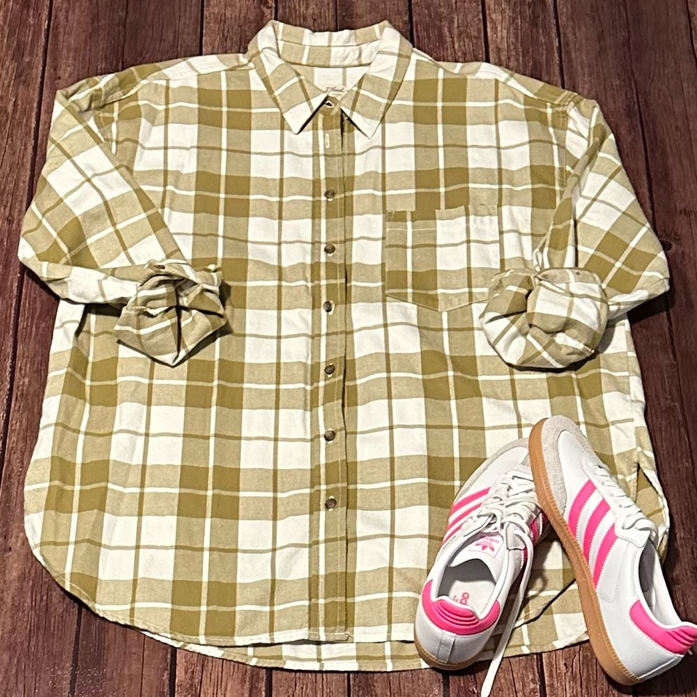 Universal Thread Men's Checkered Shirt in Olive and Cream